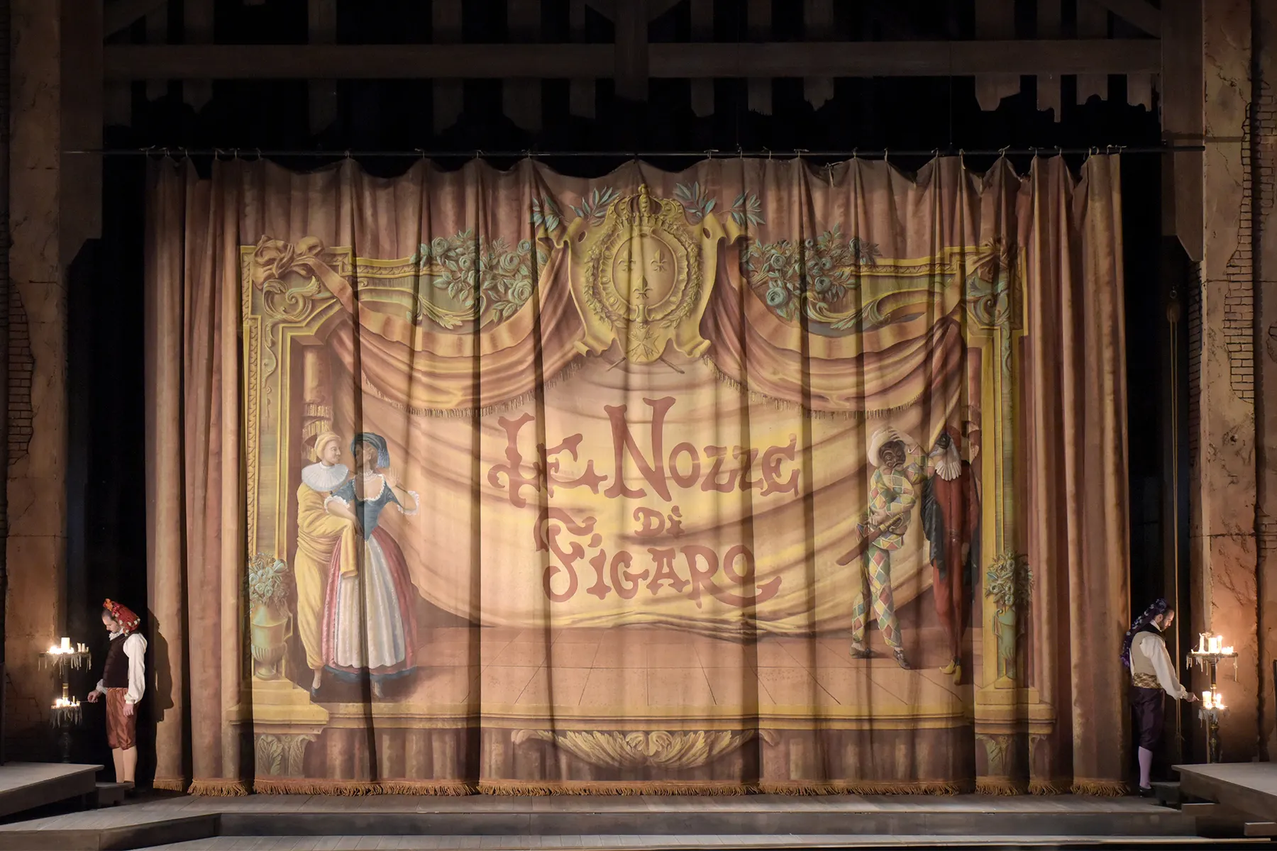 Le-nozze-di-Figaro-curtain